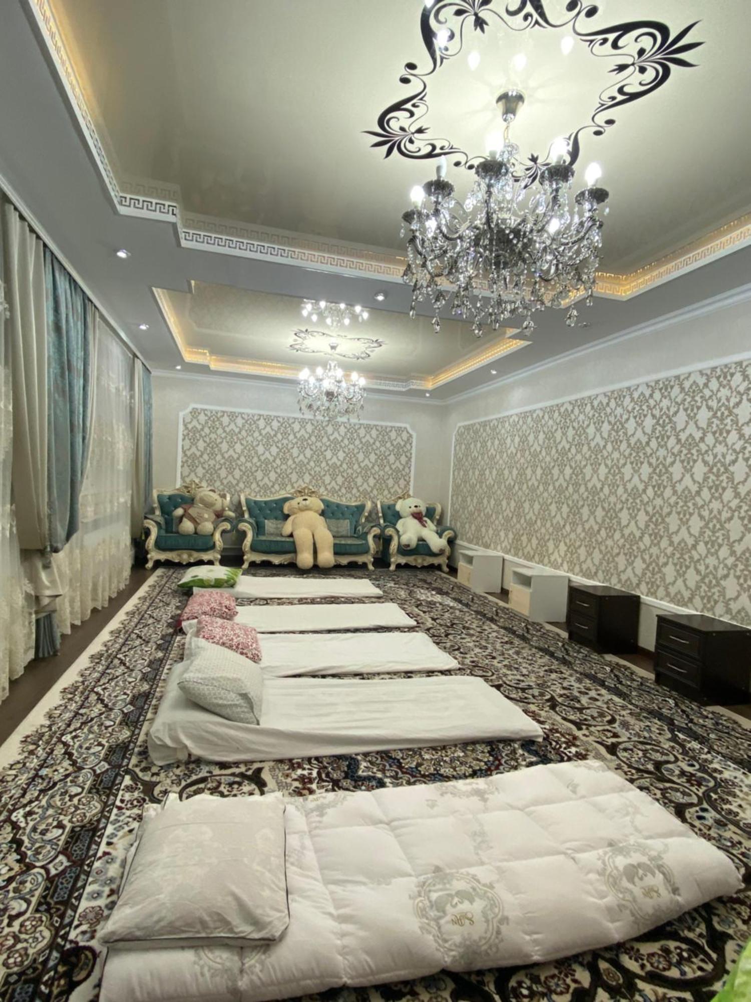 Guest House Glover Каракол Екстериор снимка