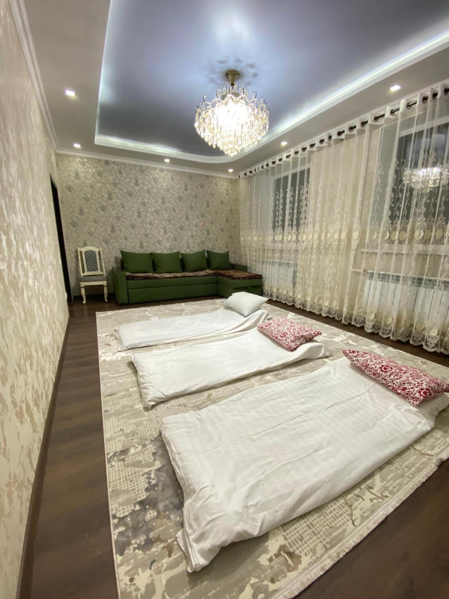 Guest House Glover Каракол Екстериор снимка